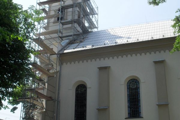 Oprava fasády kostela svatého Floriána - průběh malířských prací